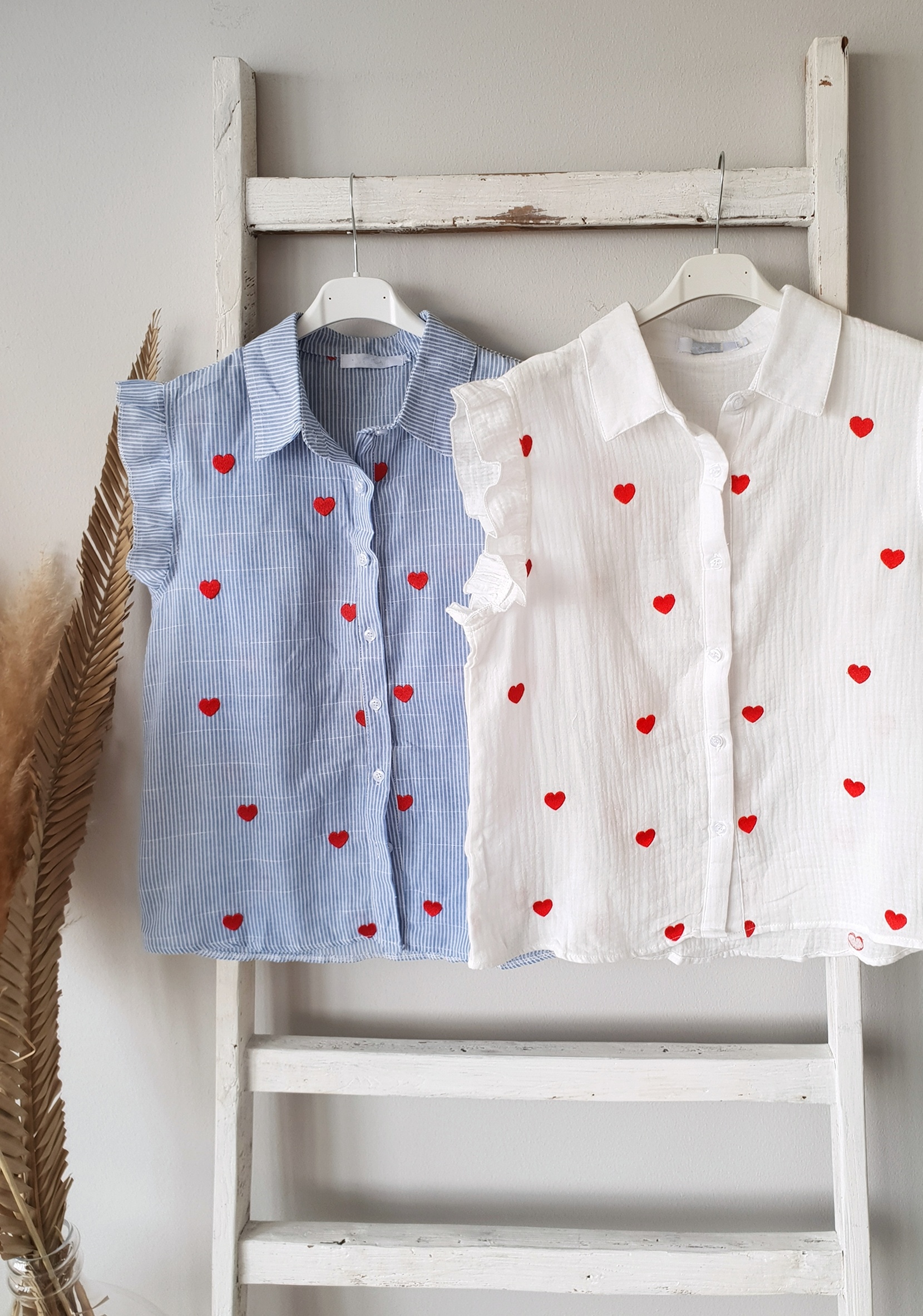 weiche Musselinbluse Kurzarm LOVE IS IN THE AIR – weiss/rot