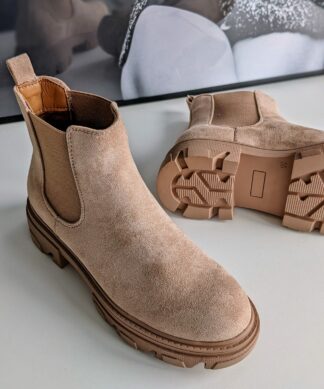 CHELSEABOOT NEW IN TOWN – SUEDE CAMEL SALE