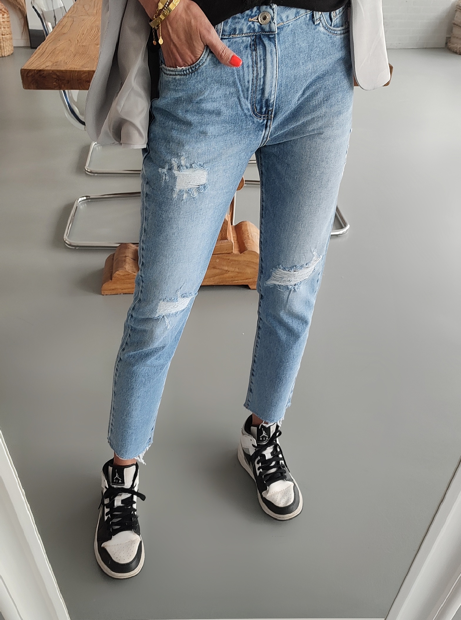 Slim Jeans AMBER – light washed destroyed