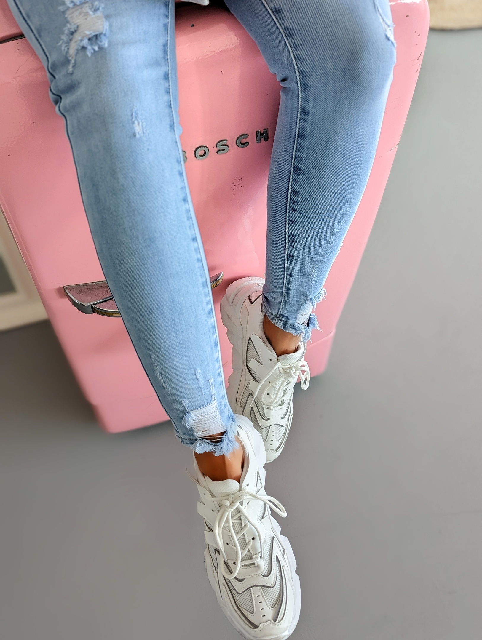 Skinny Jeans ELENA – hellblau destroyed