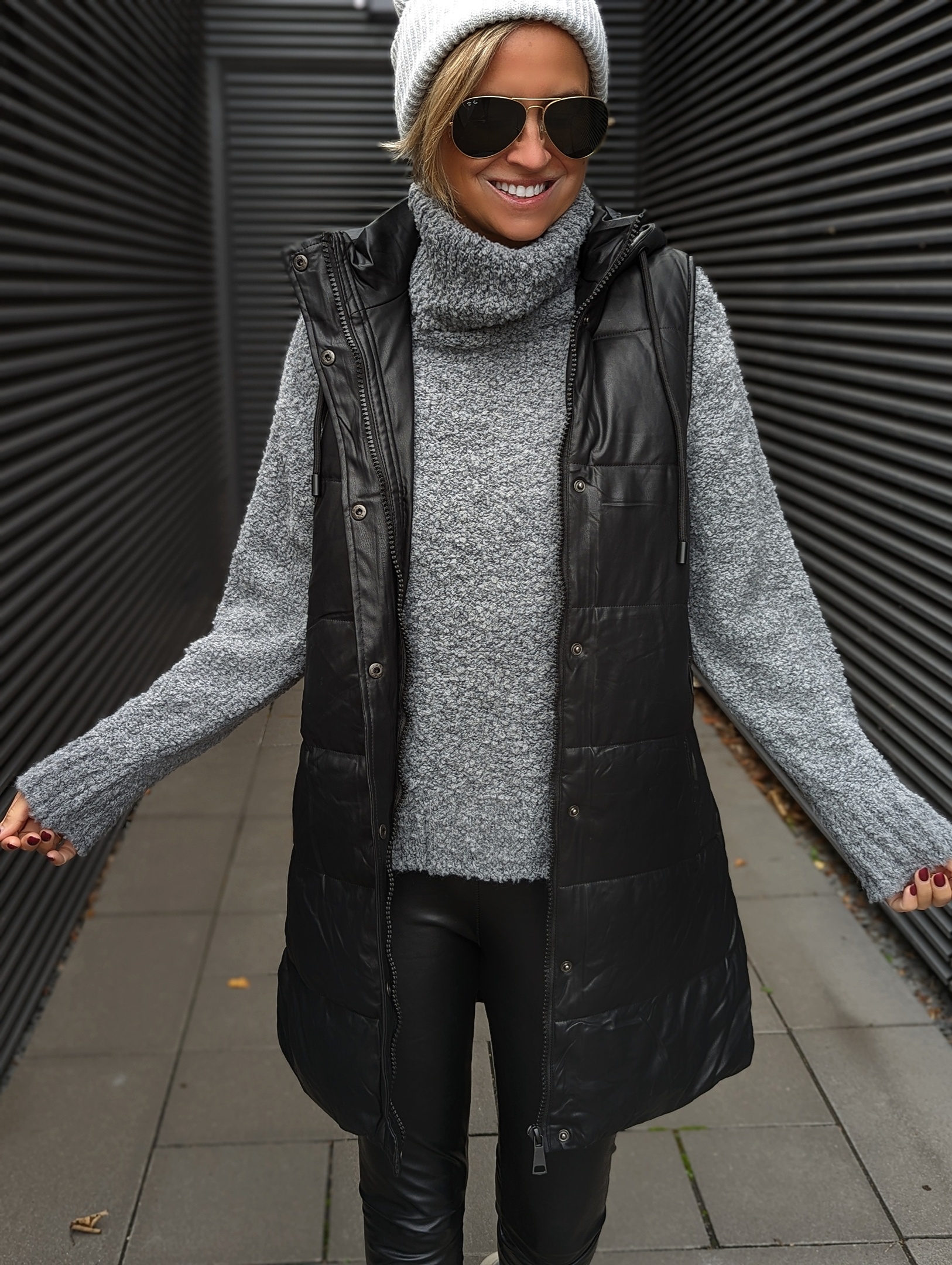 Weste in Lederoptik LONG HOOD schwarz