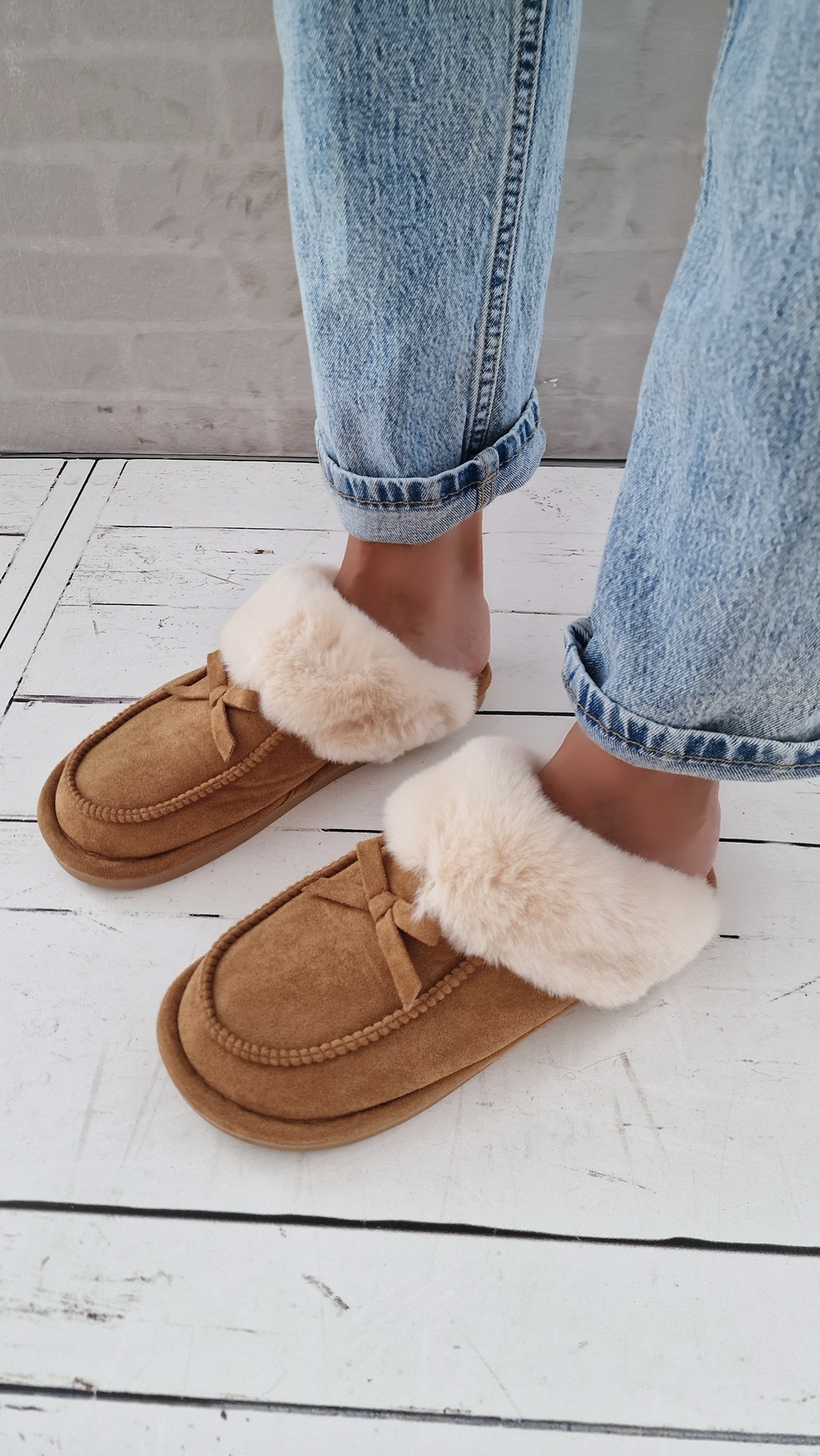 SLIPPERS WITH BOW – camel SALE