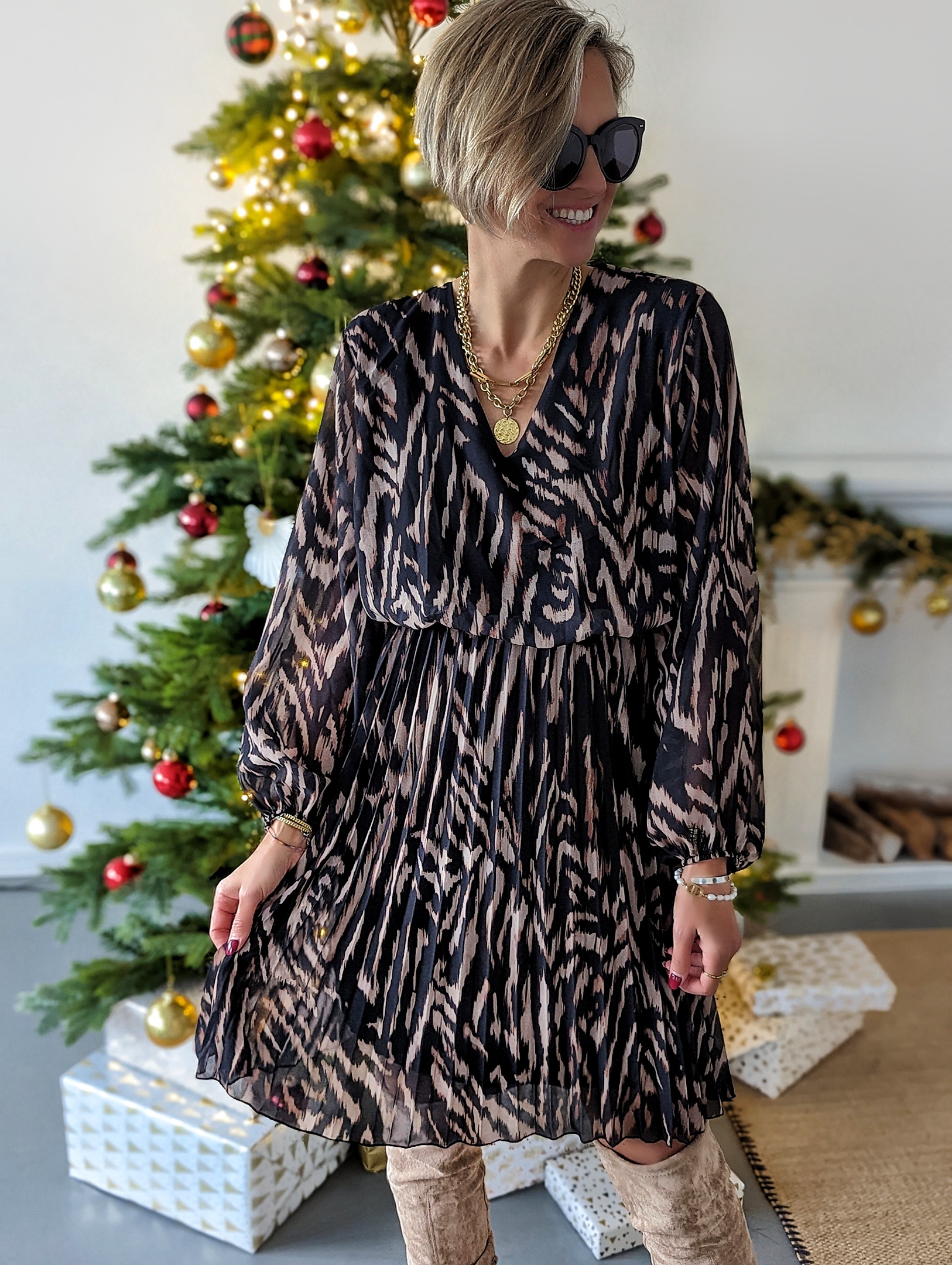 Kurzes tailliertes Kleid WILD THING