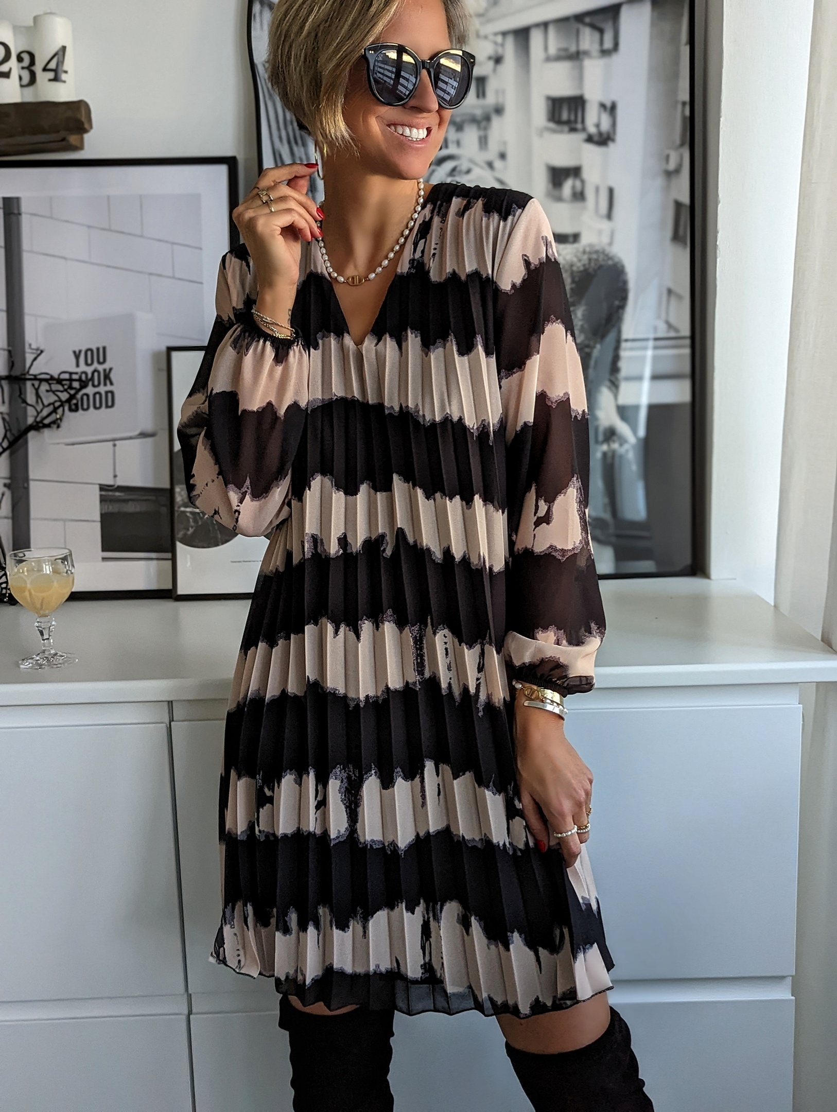 Kurzes Plisseekleid A-LINIE – LIKE NO OTHER – versch. Farben