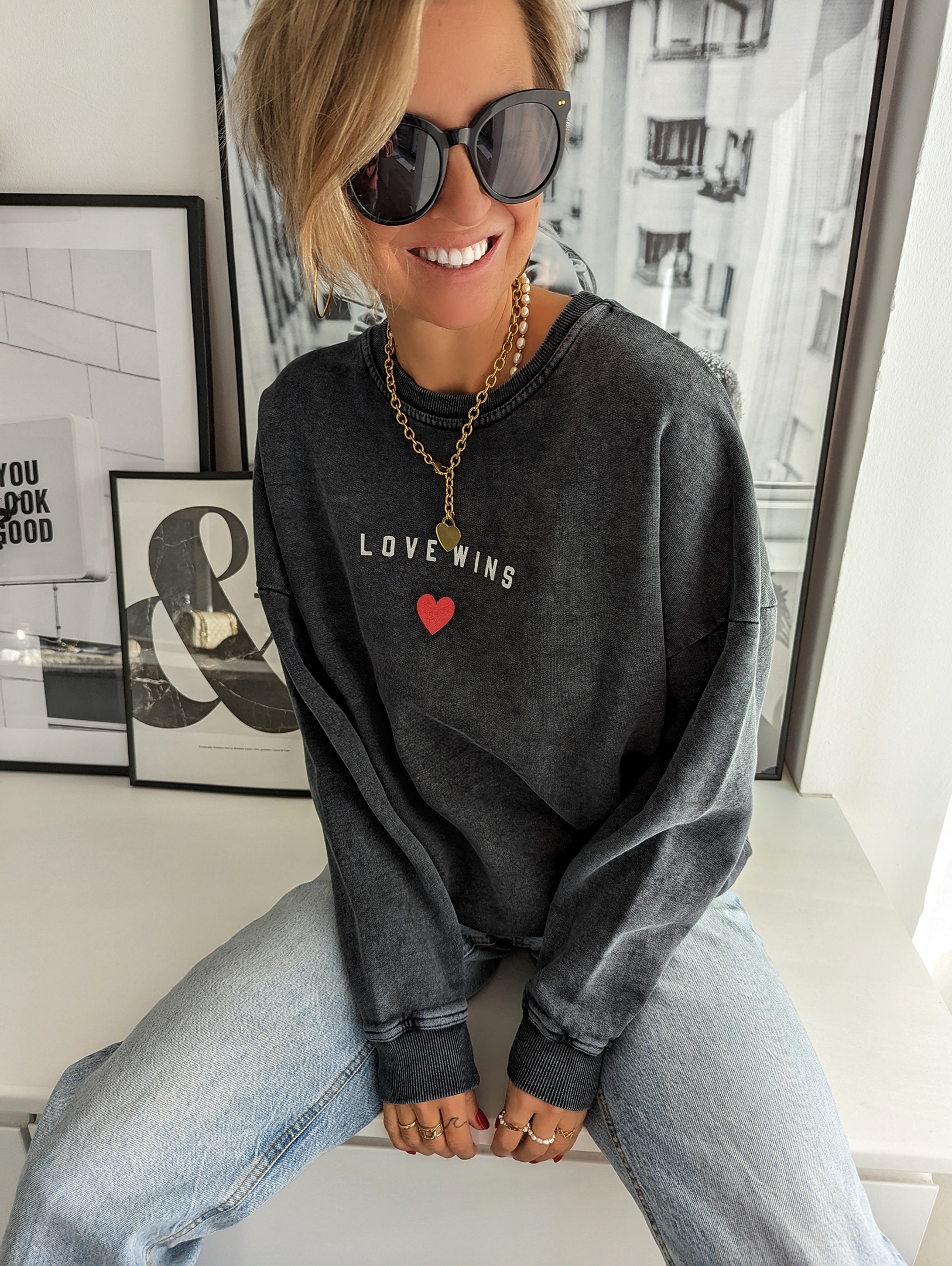 Sweater LOVE WINS acidwash