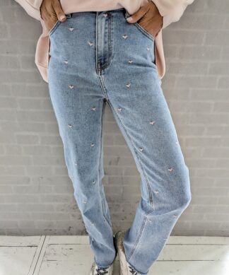 Straight Jeans – ITS CALLED A HEART SALE
