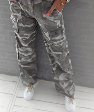 CARGO JEANS – MILITARY LOOK
