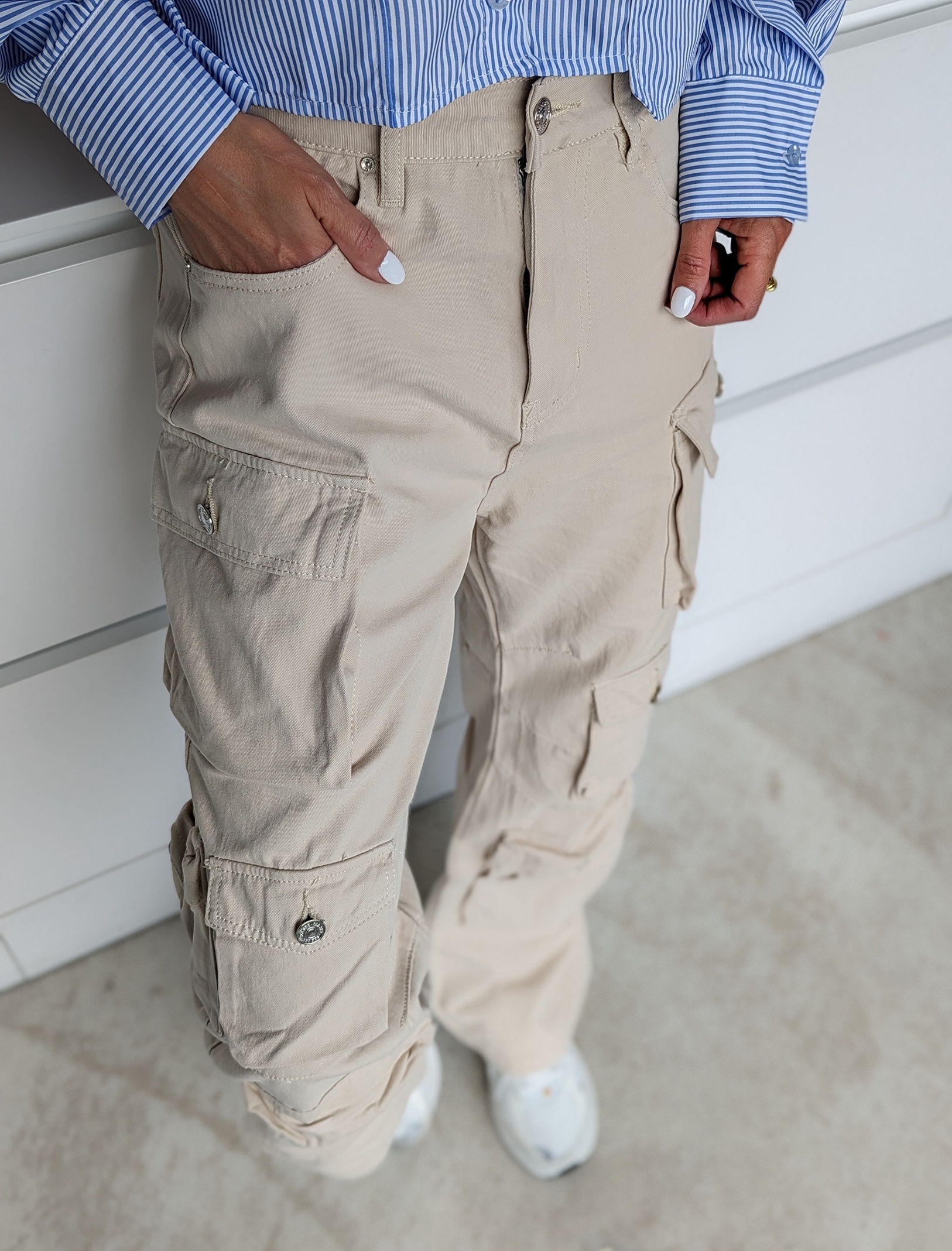 CARGO JEANS – MULTIPLE POCKETS – beige
