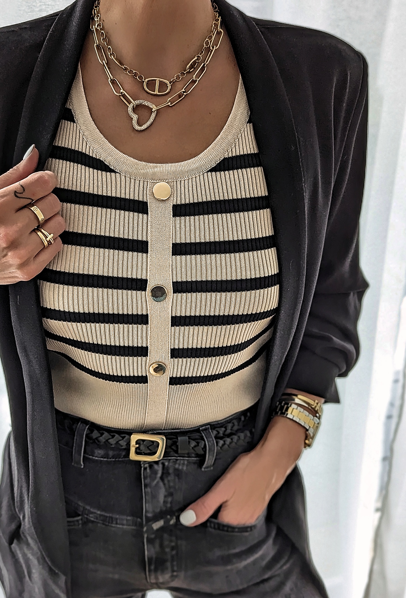 Stricktop – Three Golden Buttons