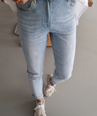 SLIM-Mom-Jeans – CLAIRE – light blue