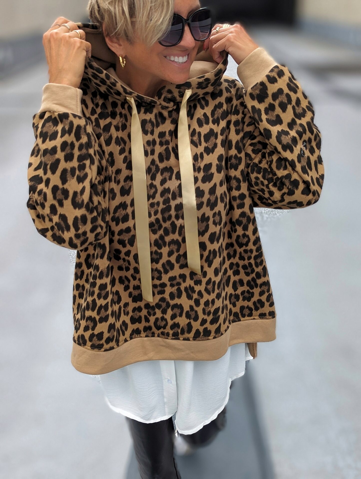 Hoodie GLOSSY LEO versch. Farben