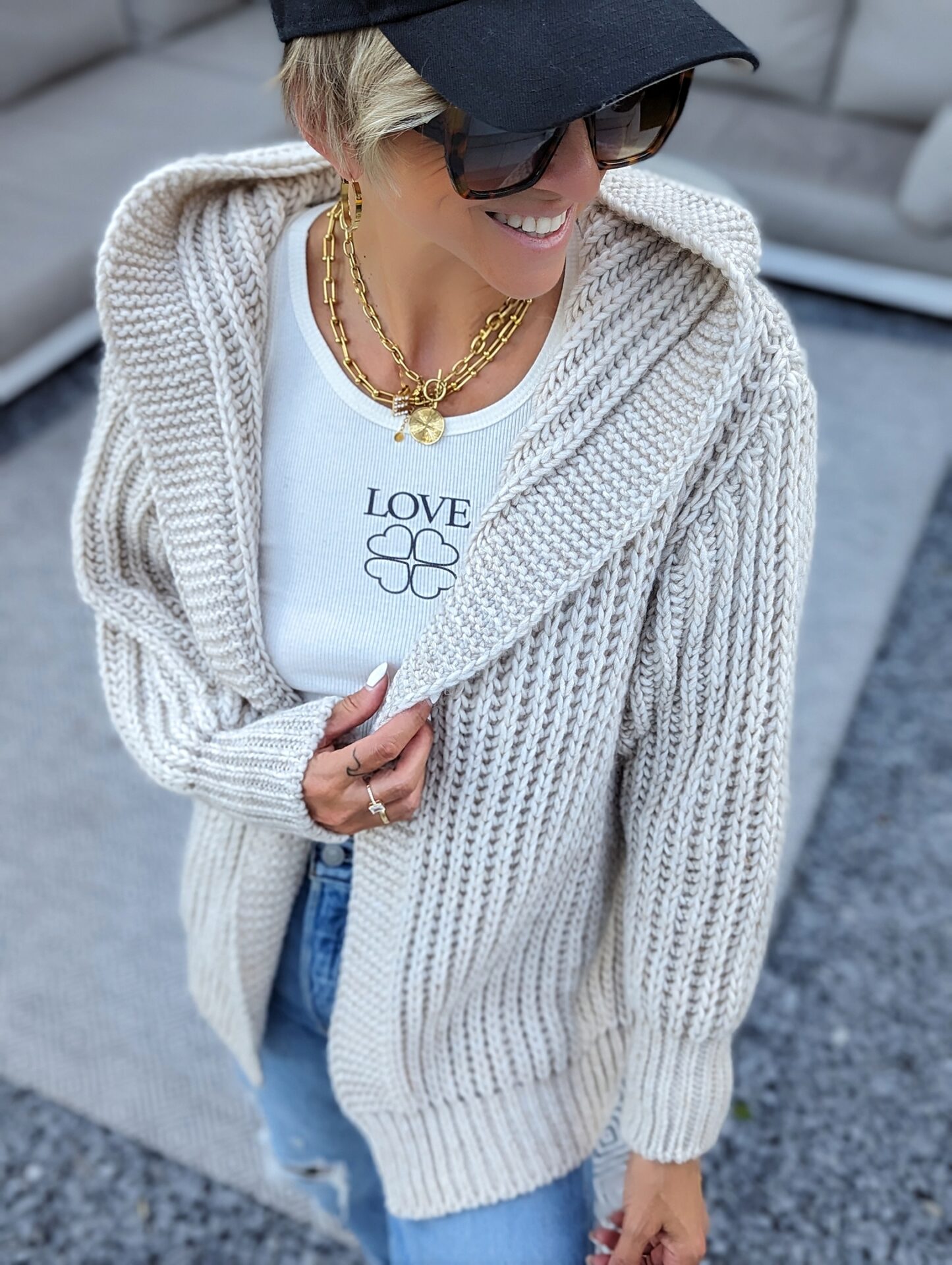 GROBSTRICKCARDIGAN mit Kapuze FALL IN LOVE – versch. Farben