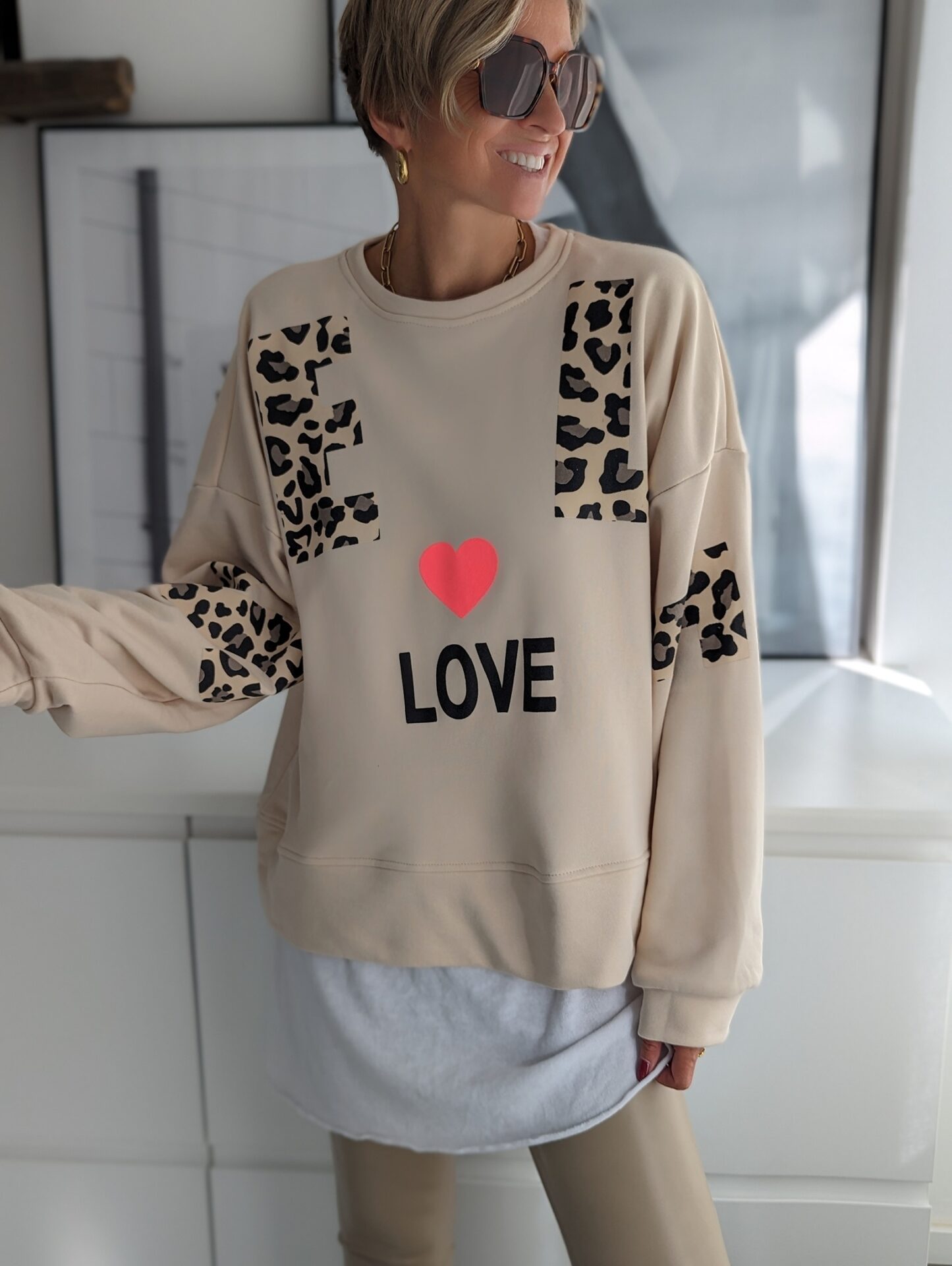 Sweater SELF LOVE LEO – beige