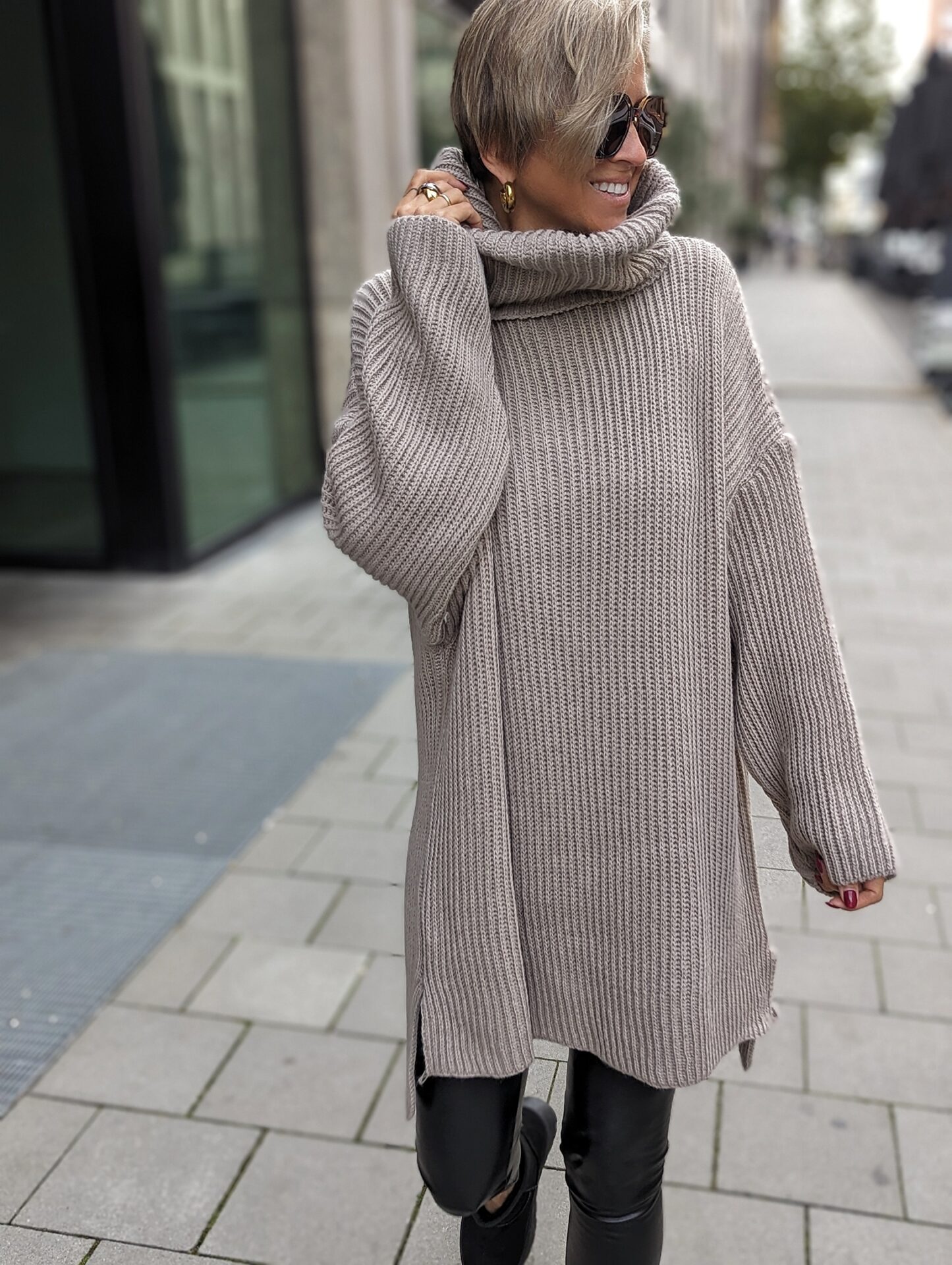 weiter Rollkragenpullover AMPLE – versch. Farben