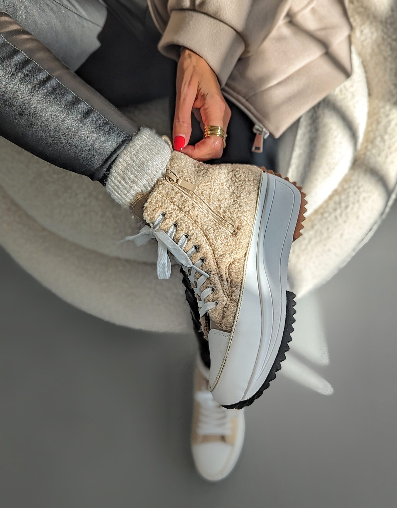PLATEAU HIGHTOP SNEAKER TEDDY – sand