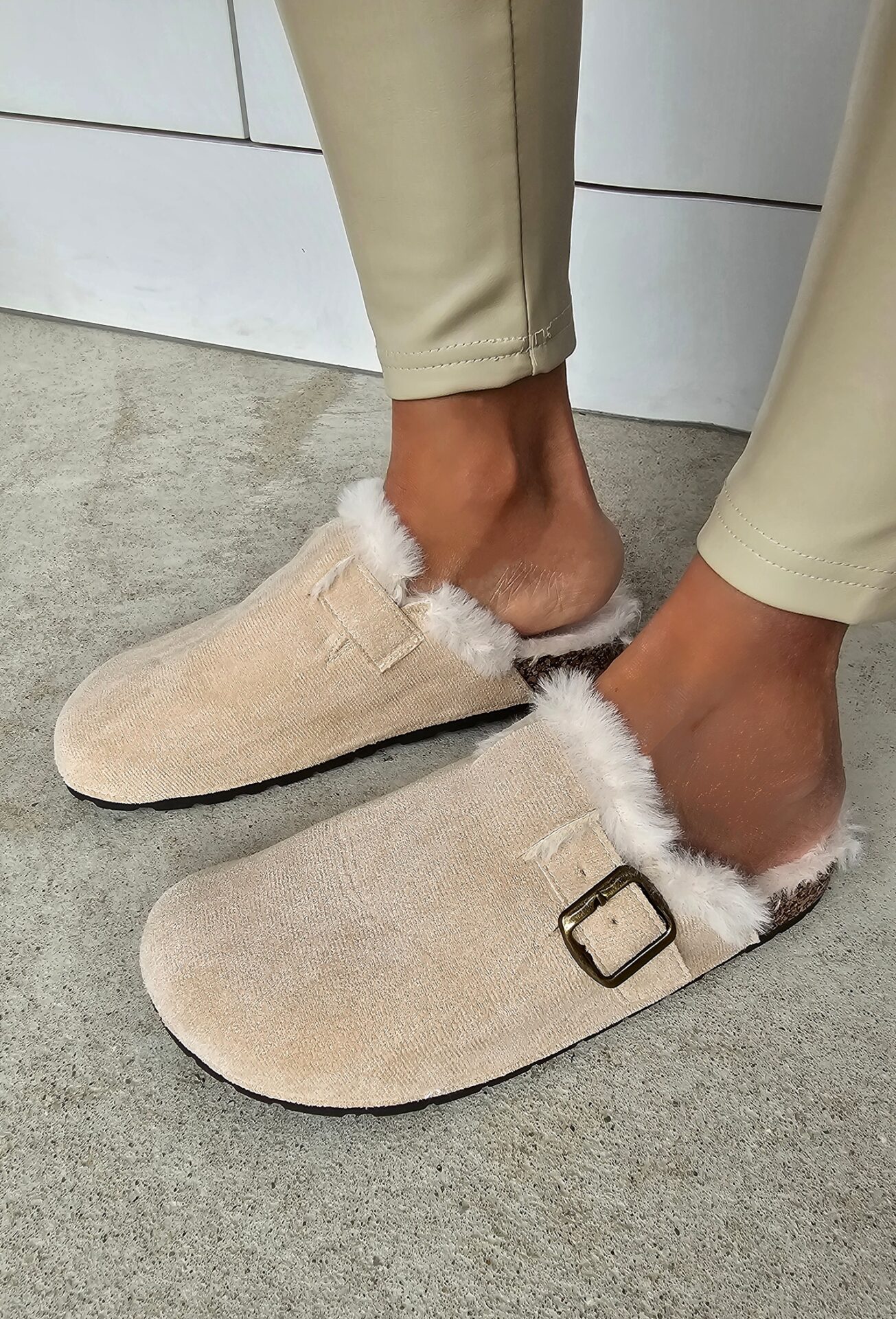 Hausschuhe HOME – beige
