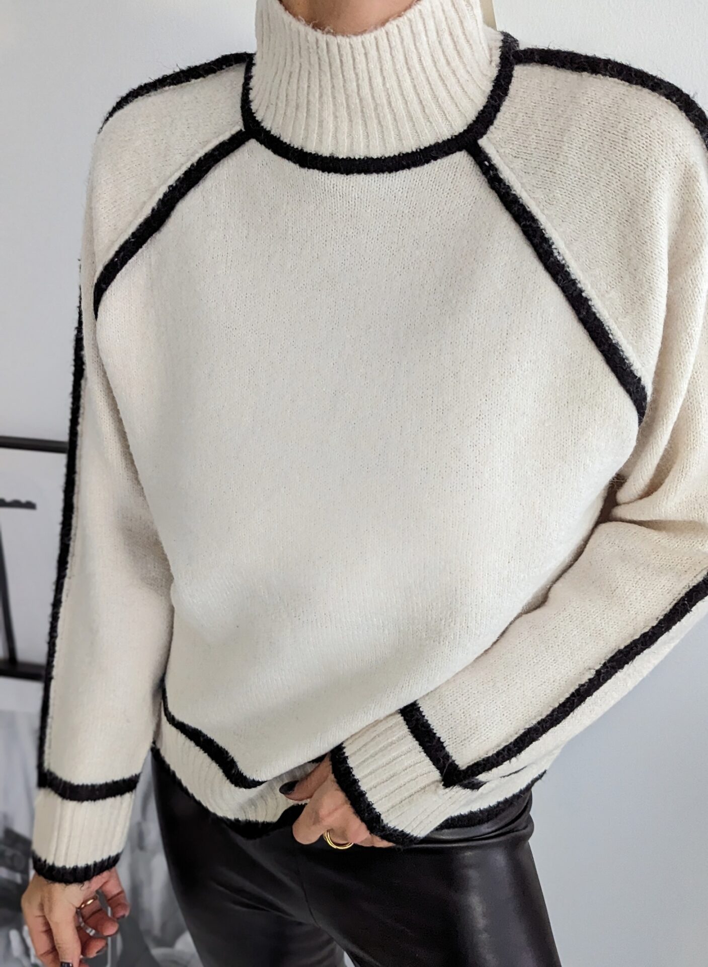 Strickpullover LINED UP – versch. Farben