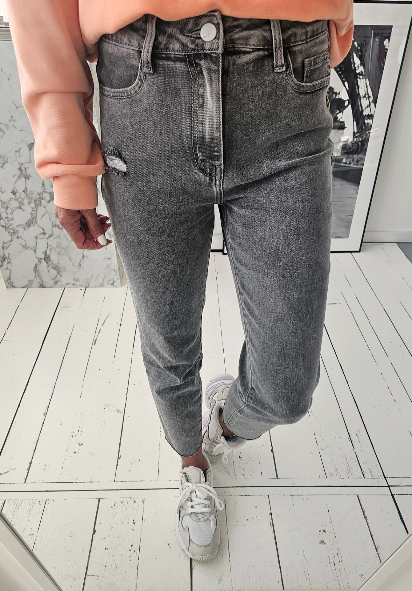 Slim Mom Jeans STACY – light grey destroyed