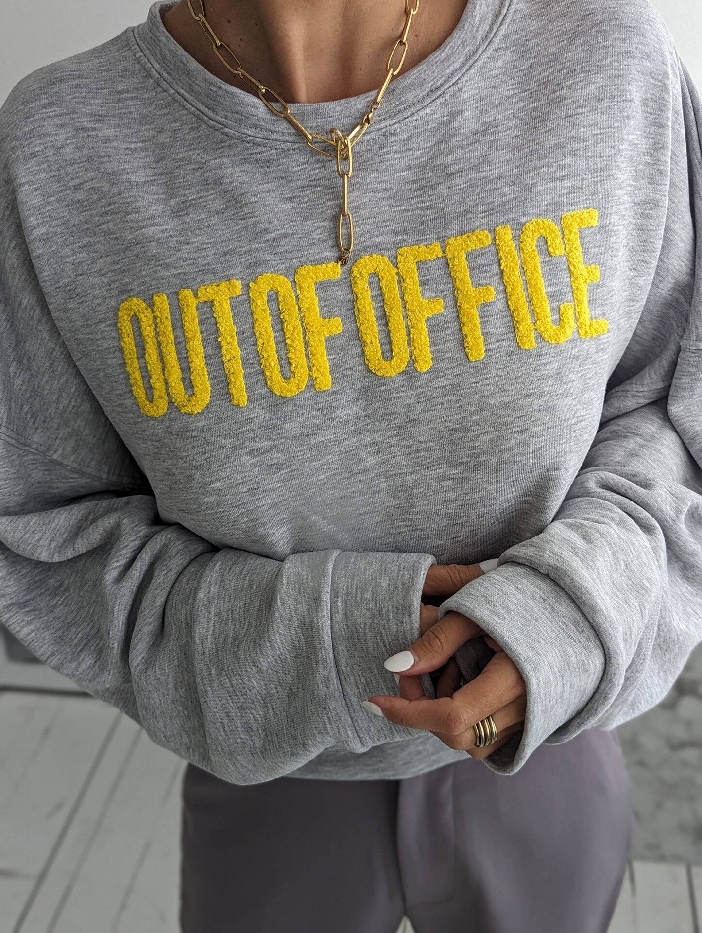 Sweater OUT OF OFFICE – versch. Farben