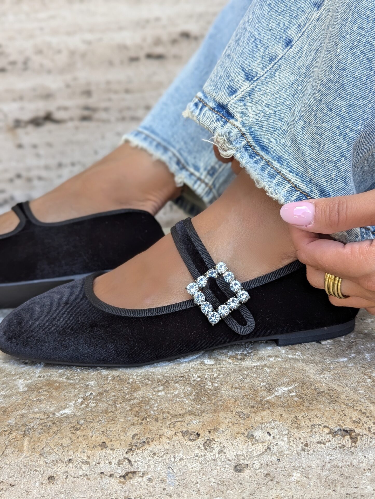 Black velvet ballet flats 2025